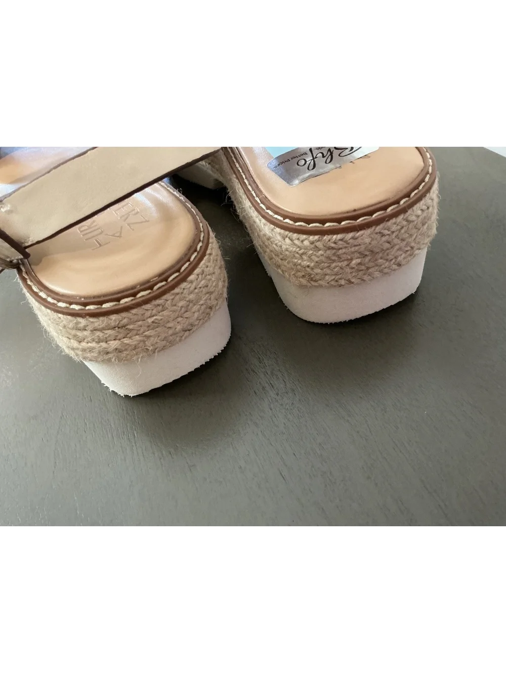 Womans Size 9.5 Naturalizer Holden Platform Pale Ivory Sandal